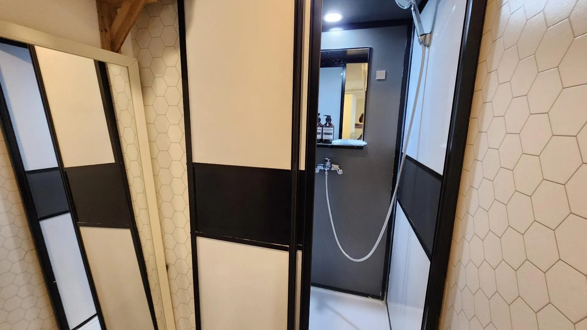 Olive Hostel W Seoul 2*,